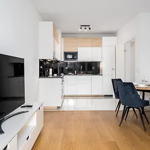 Your 1 Sierpnia Street Hotel apartamentowy